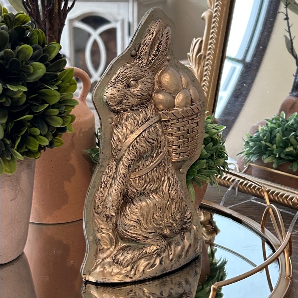 NEW! Shabby Chic Vintage Inspired Spring Easter Bunny Rabbit  Candy Mold Statue - Picture 3 of 5